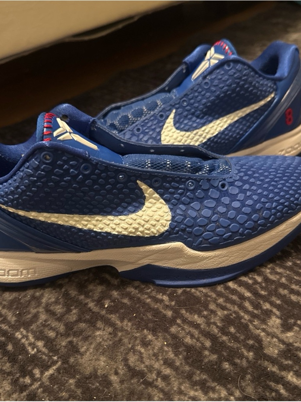 Nike Men’s Blue Sneakers with White Swoosh